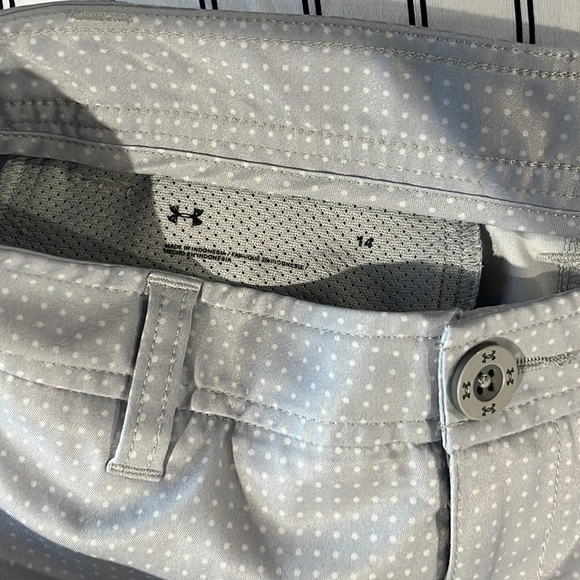 Youth UNDER ARMOUR golf shorts size 14 - Picture 4 of 5